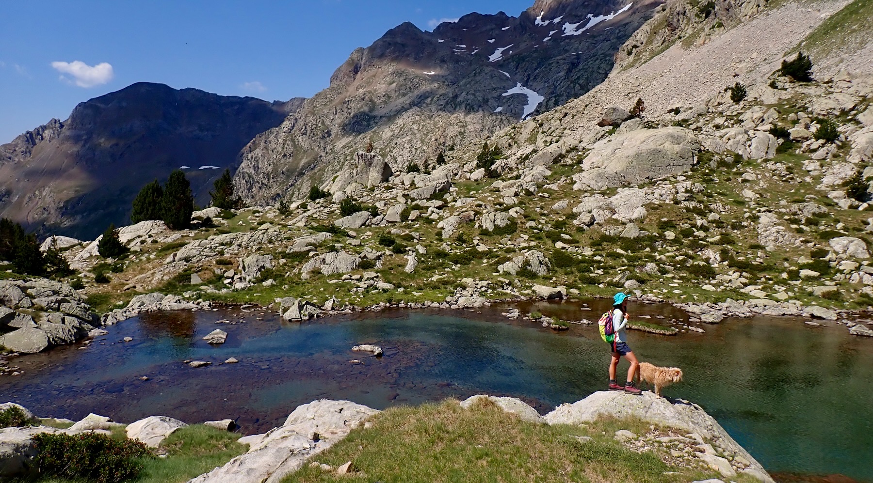 Baños de Panticosa con mascota TREKKING ibones deros arnales