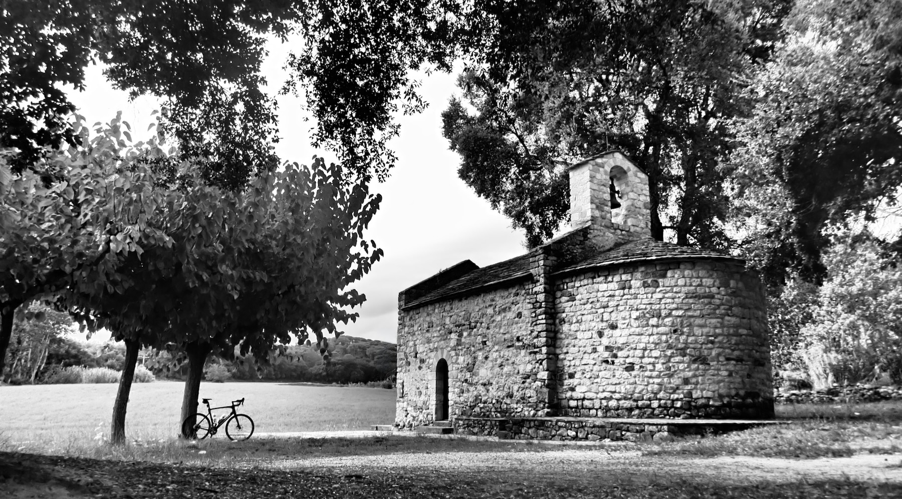 Gavarres Girona BACKROADS iglesia de Sant Joan de Salelles.